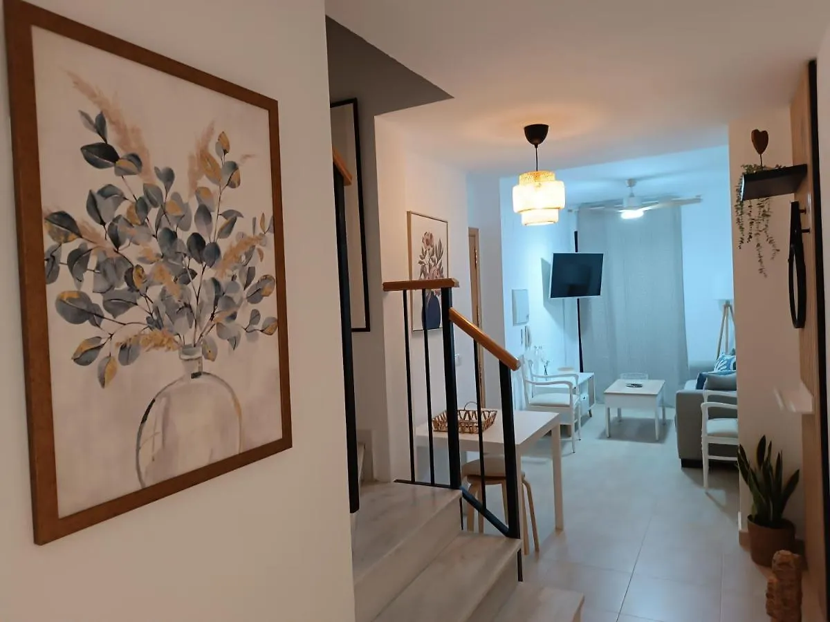 Amazing & Renovated 2-Bedroom Flat In פואנגירולה 0*,  ספרד