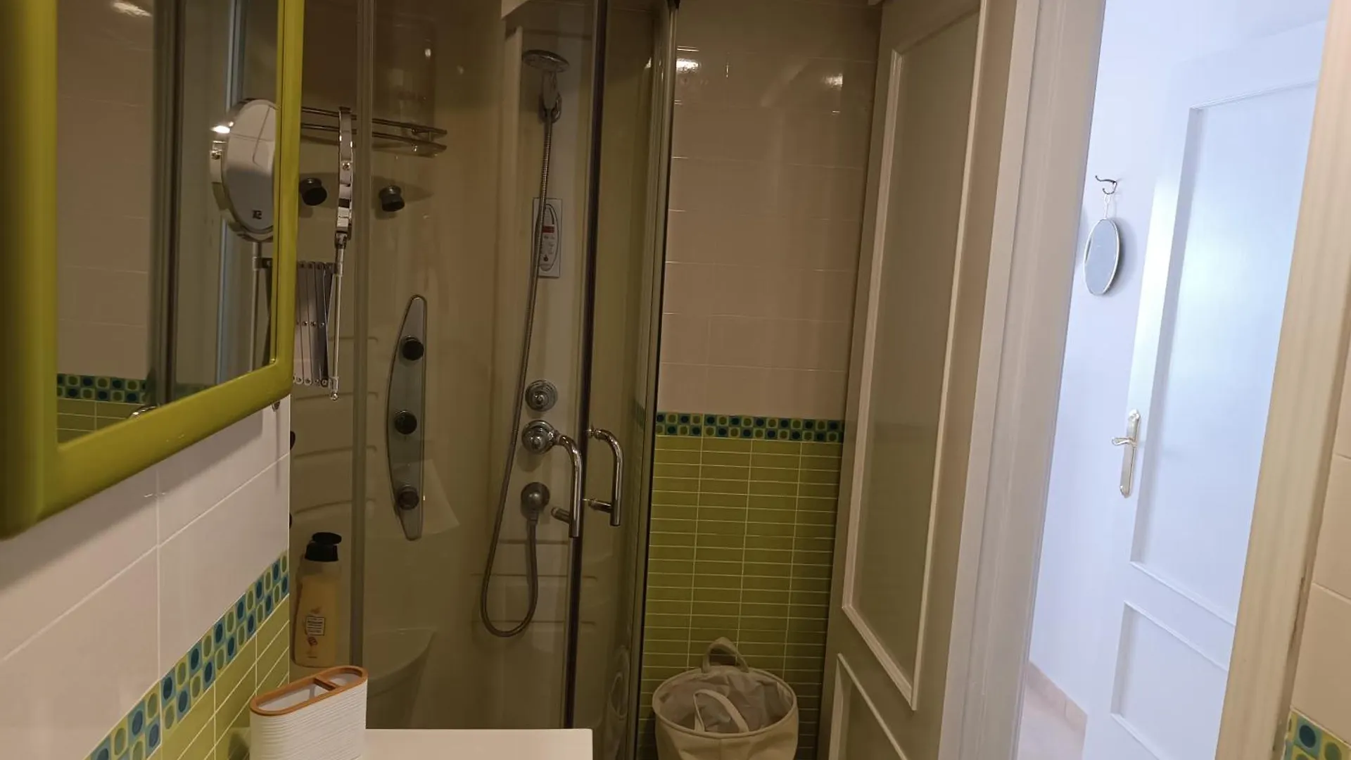 Amazing & Renovated 2-Bedroom Flat In פואנגירולה 0*,  ספרד